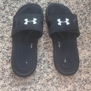 Underarmour black slides size 8! super comfortable